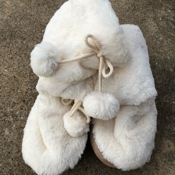 Old Navy Other - Big kids white fuzzy boot slippers old navy
